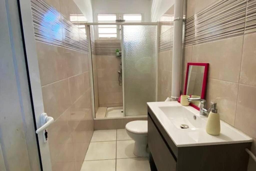 Charmant Appartement Avec Piscine Le Robert Luaran gambar