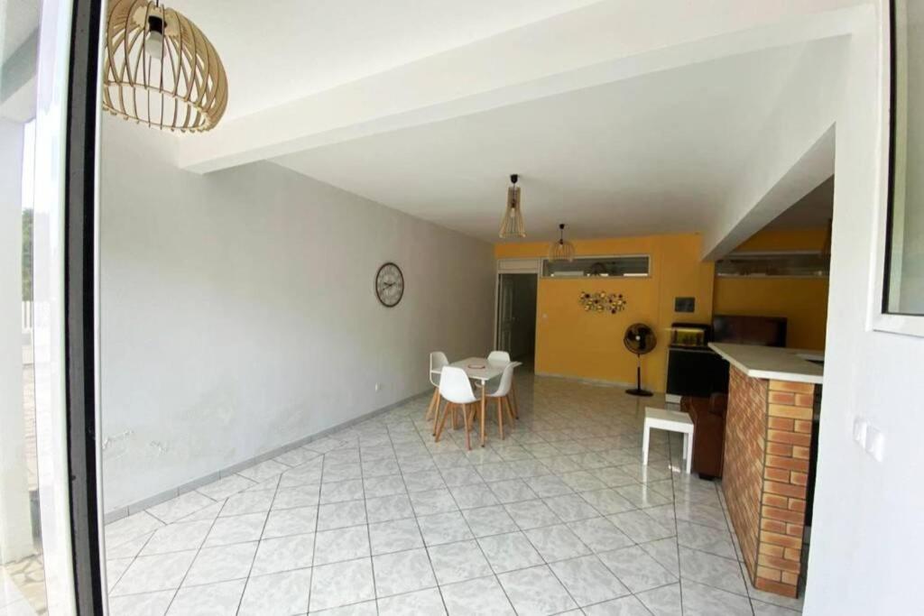 Charmant Appartement Avec Piscine Le Robert Luaran gambar