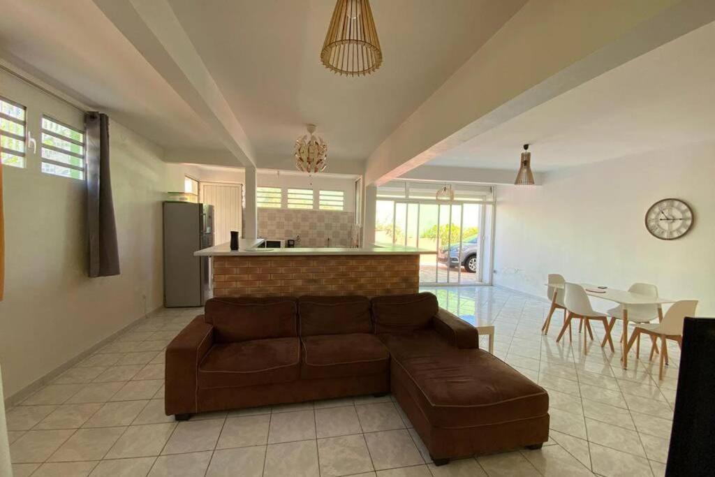 Charmant Appartement Avec Piscine Le Robert Luaran gambar