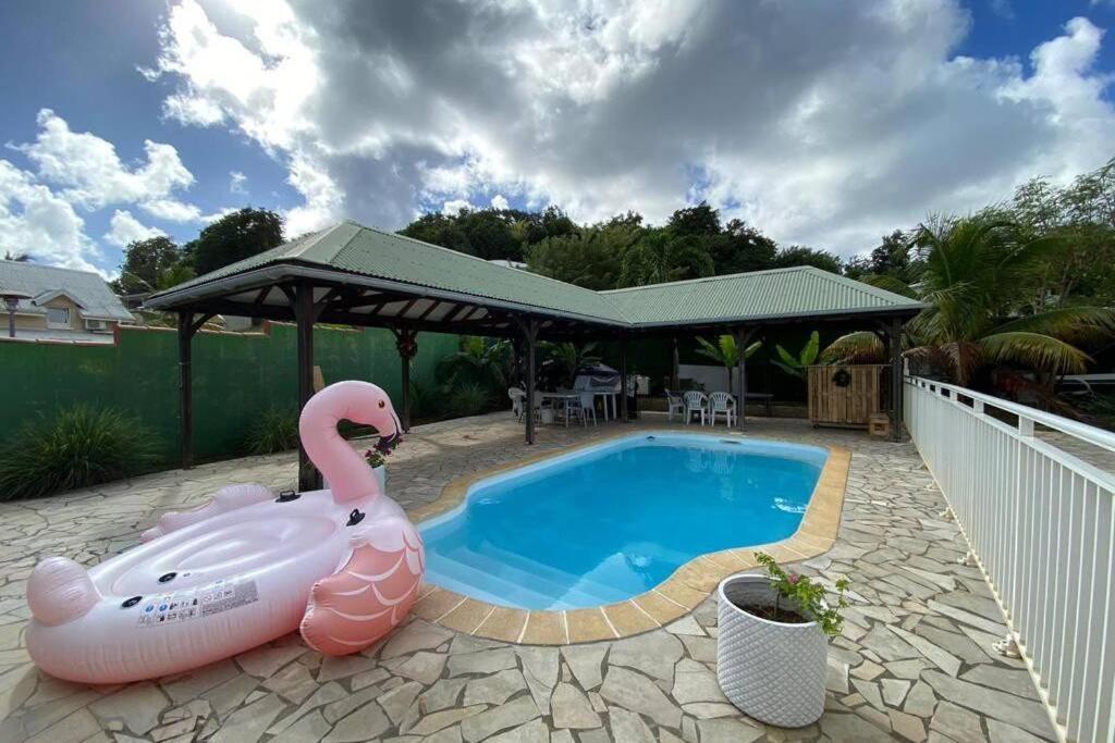 Charmant Appartement Avec Piscine Le Robert Luaran gambar